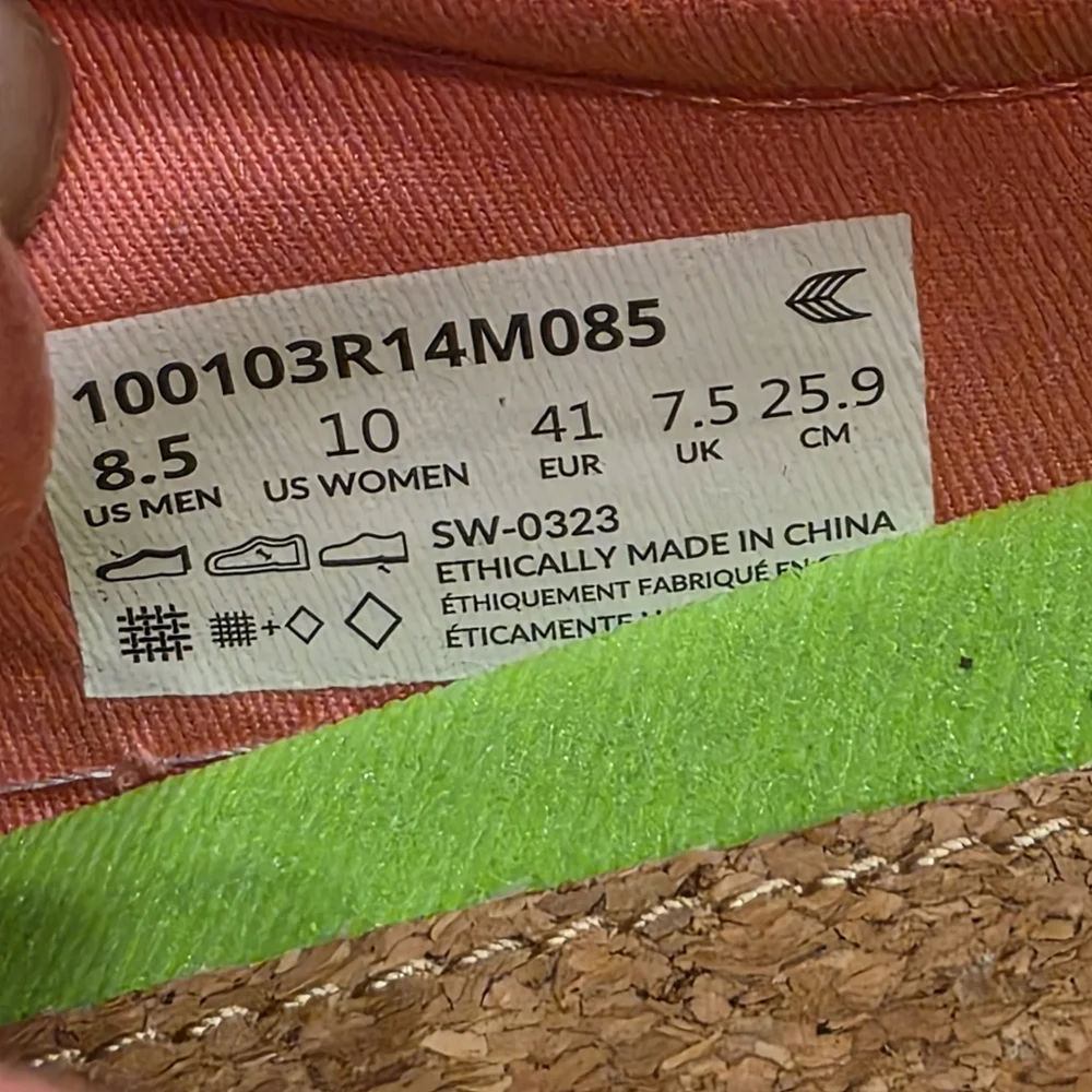 Cariuma Tennis Shoes Size 10
